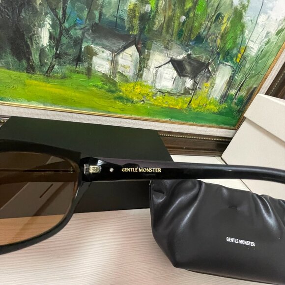 Gentle Monster “Nabi” Sunglasses - Picture 2 of 5